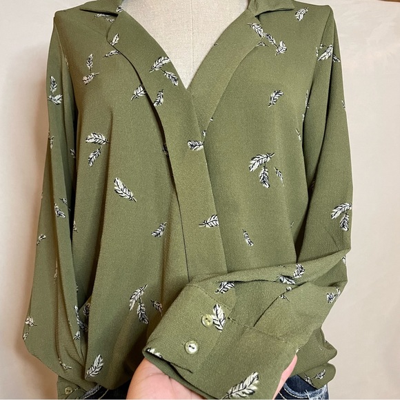 Willow and Root dressy blouse. Size Medium. - Picture 5 of 5